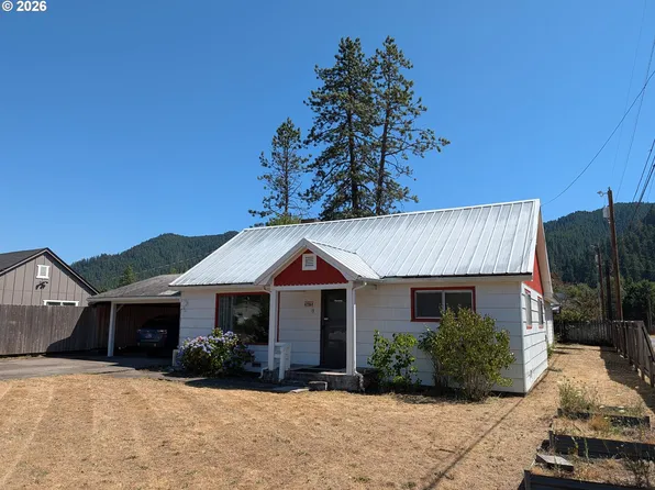 47564 School St, Oakridge, OR 97463
