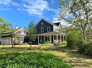 17 Jessica Ln, Oak Bluffs, MA 02557