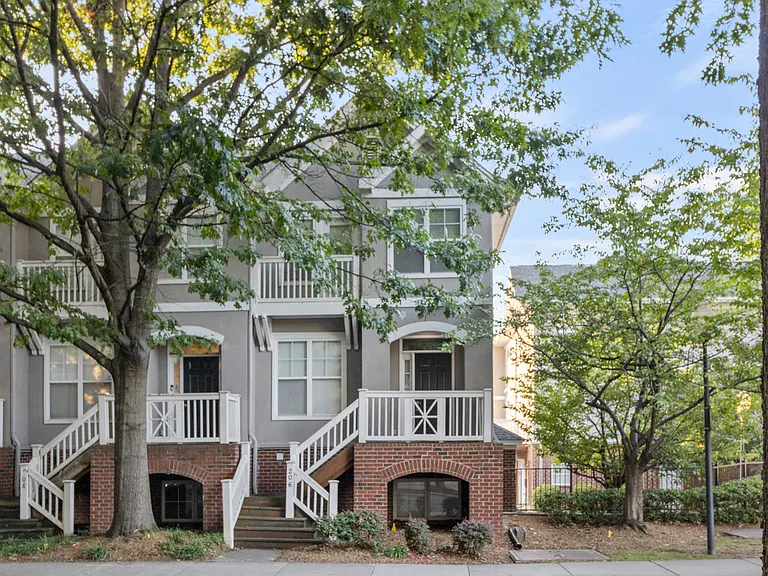 206 S Cedar St — Photo 1