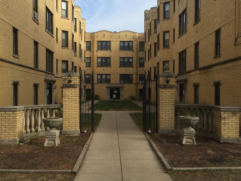1st image of 3819 N Greenview Ave APT 2W