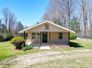 438 Loop Rd, Hendersonville, NC 28792