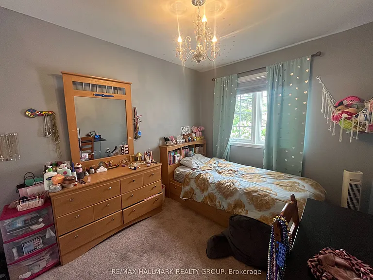 827 Como Cres — Photo 11
