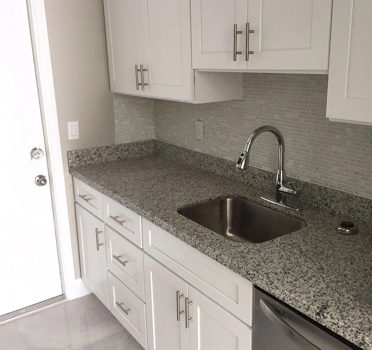 1500 NE 50TH CT - 1 — Photo 2