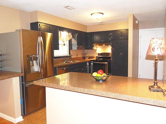 4th image of 616 W Meadecrest Dr