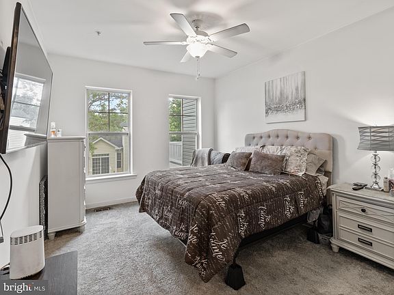 5th image of 95 Camden Cir