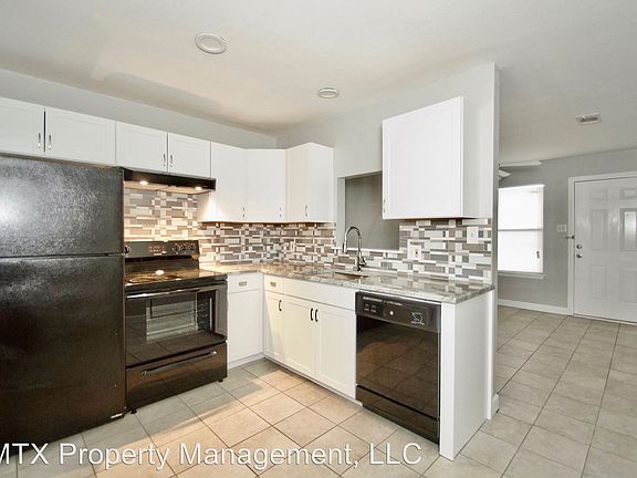 3rd image of 1624 Aquarena Springs Dr