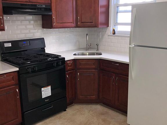 5th image of 2051 Benson Ave #1