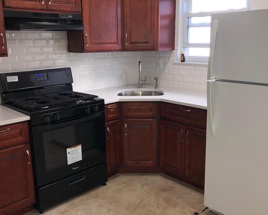 1st image of 2052 Benson Ave