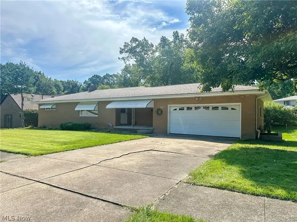 1525 Bellvue Dr, Niles, OH 44446