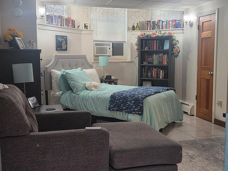 907 Beacon St #1 — Photo 3