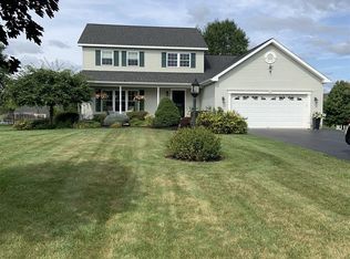 12 Bent Grass Dr, Mechanicville, NY 12118