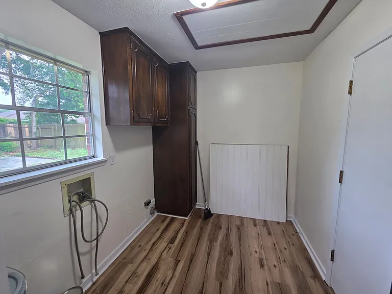 237 Saratoga Dr — Photo 10
