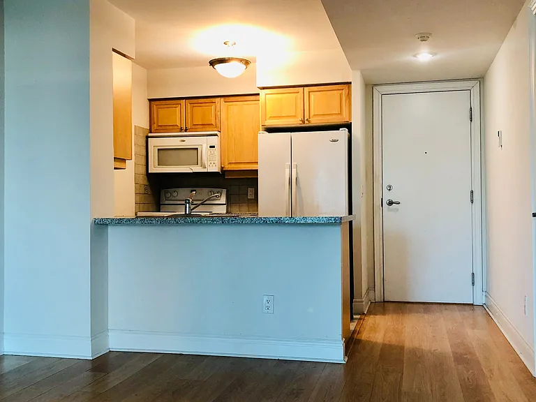15 Greenview Ave #1901 — Photo 8