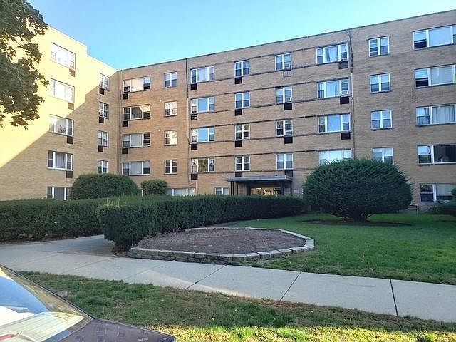 1st image of 2115 W Farwell Ave APT 105