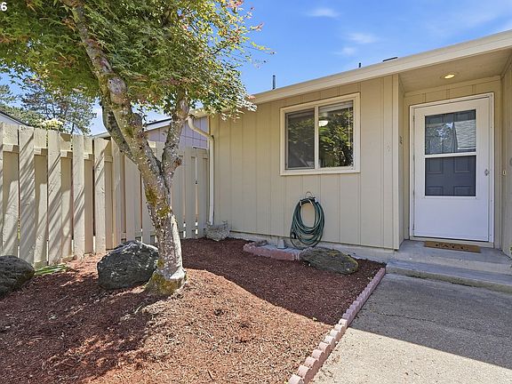 4th image of 2986 SE Blue Bird Dr