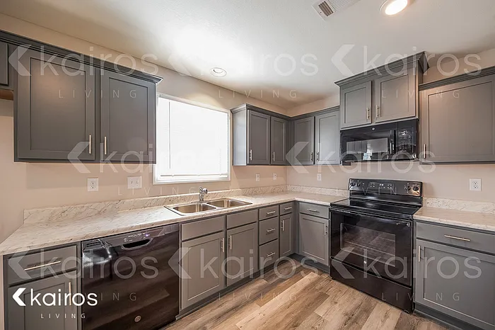 4 bed, 2.0 bath, 1498 sqft, $1,945 — Photo 3