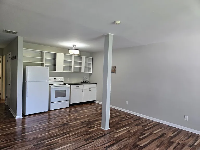 220 S Champion Ave #6 — Photo 1