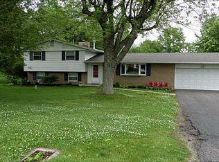 2104 Cheviot Hills Dr, Springfield, OH 45505