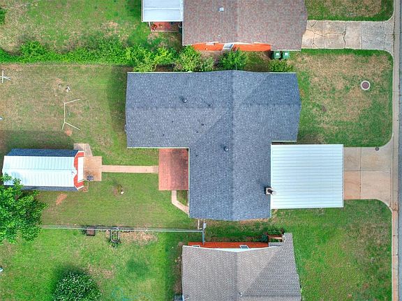 5th image of 501 Spruce Dr