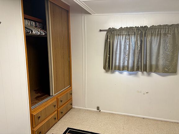 4th image of 2000 Shetland Ln #2000S