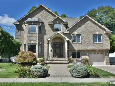 66 Kuhn Dr, Saddle Brook, NJ, 07663