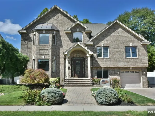 66 Kuhn Dr, Saddle Brook, NJ 07663