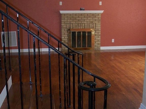 3rd image of 1417 Carbondale Drive N