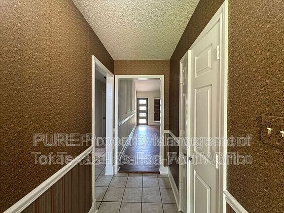 3rd image of 7512 Oak Park Dr
