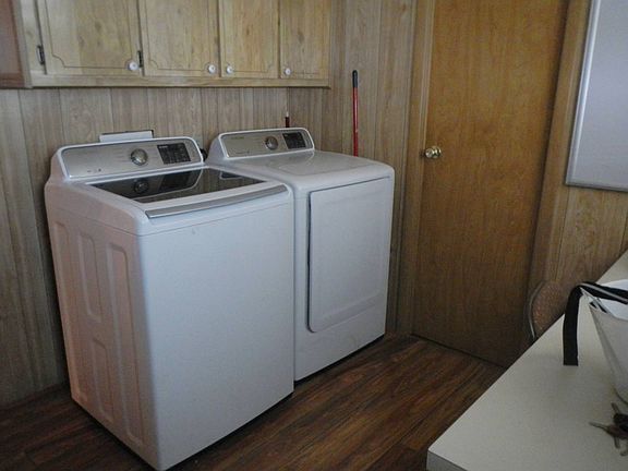 3rd image of 6817 Elderberry Dr