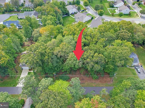 2nd image of 14 Holly Ln