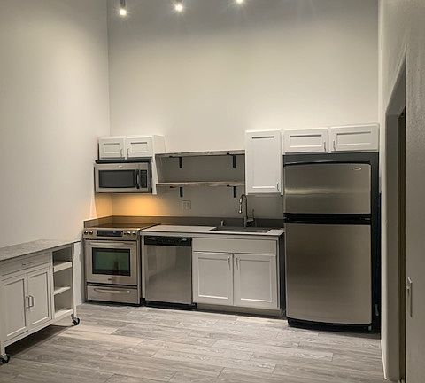 3rd image of 810 Calle Saragosa APT 4