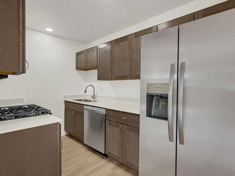 El Dorado Apartments — Photo 57