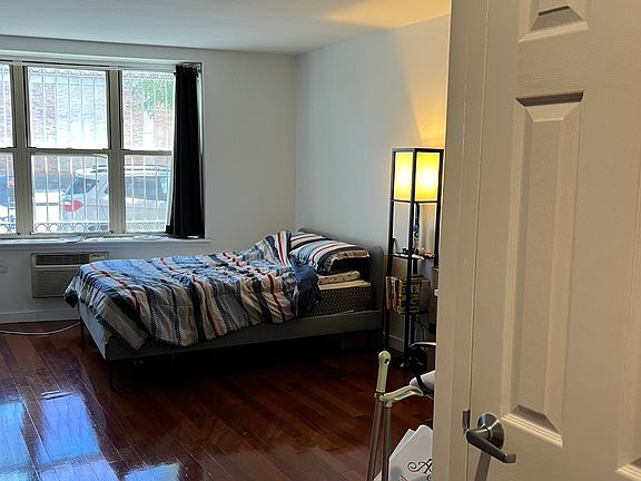 3rd image of 2124 Newtown Ave APT 1A
