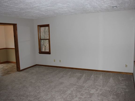 2nd image of 308 Walnut Hollow Ct
