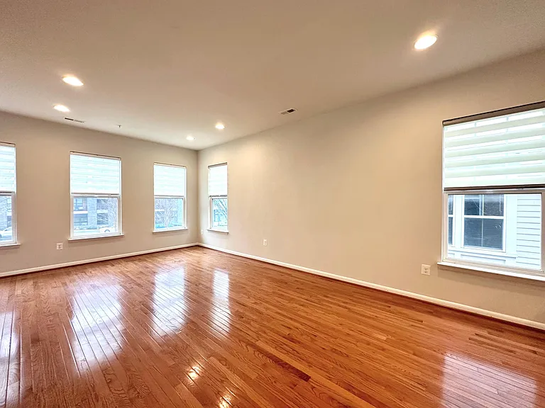 127 Decoverly Dr — Photo 6