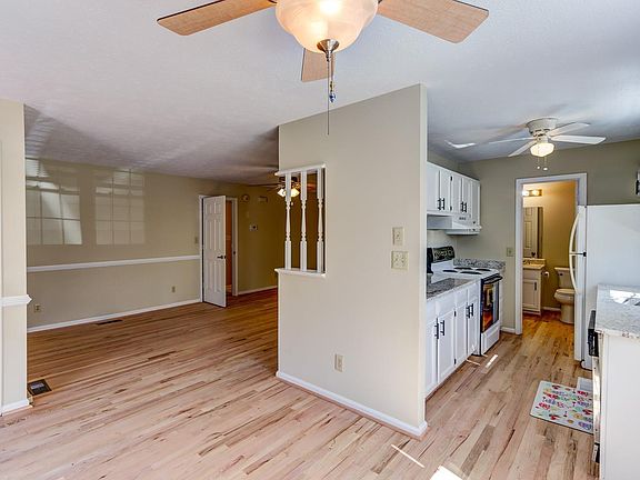4th image of 201 Goose Meadow Dr
