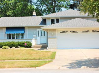 519 Cedar Ct, Munster, IN 46321