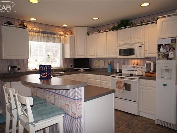 4th image of 2284 Meadowlane Ct