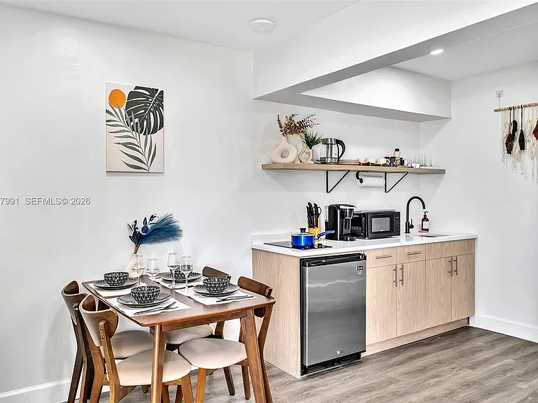 703 NE 7th St #5 — Photo 8