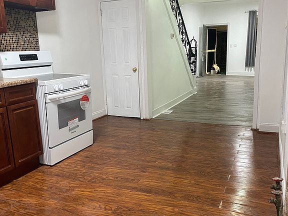 4th image of 2417 N Fairhill St