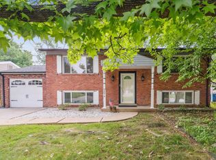 3074 Postport Ln, Maryland Heights, MO 63043