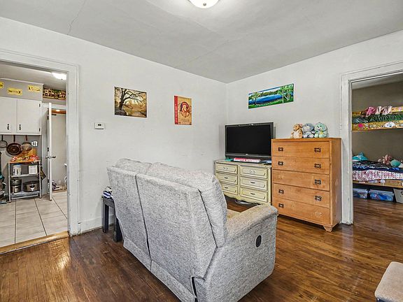 3rd image of 4858 Walton Ave SW