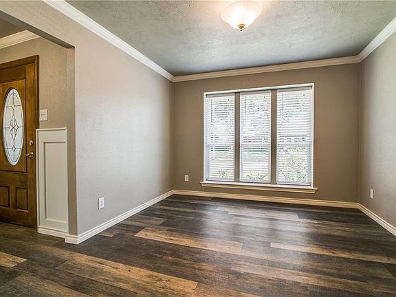 4th image of 413 Pebblecreek Dr