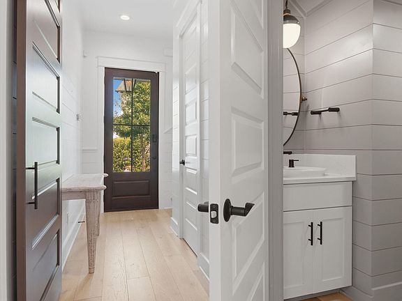 4th image of 429 Ridgewalk Cir
