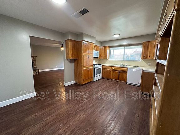 4th image of 202 Irene St