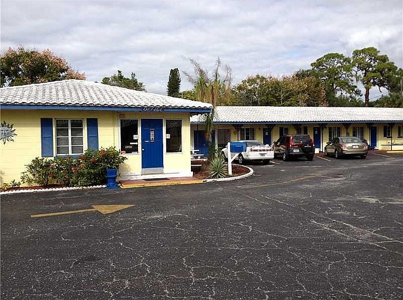 1st image of 4108 Tamiami Trl