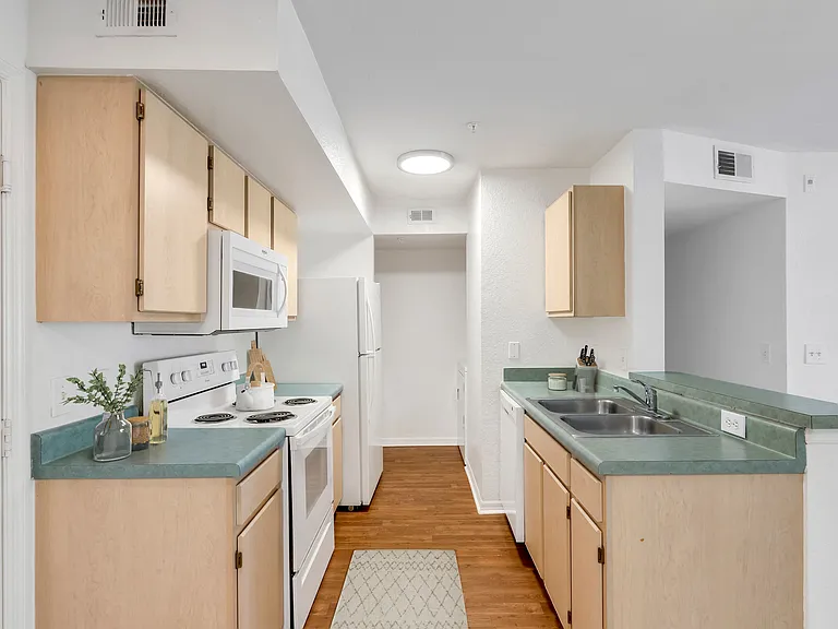 Nantucket Bay Apartments — Photo 26