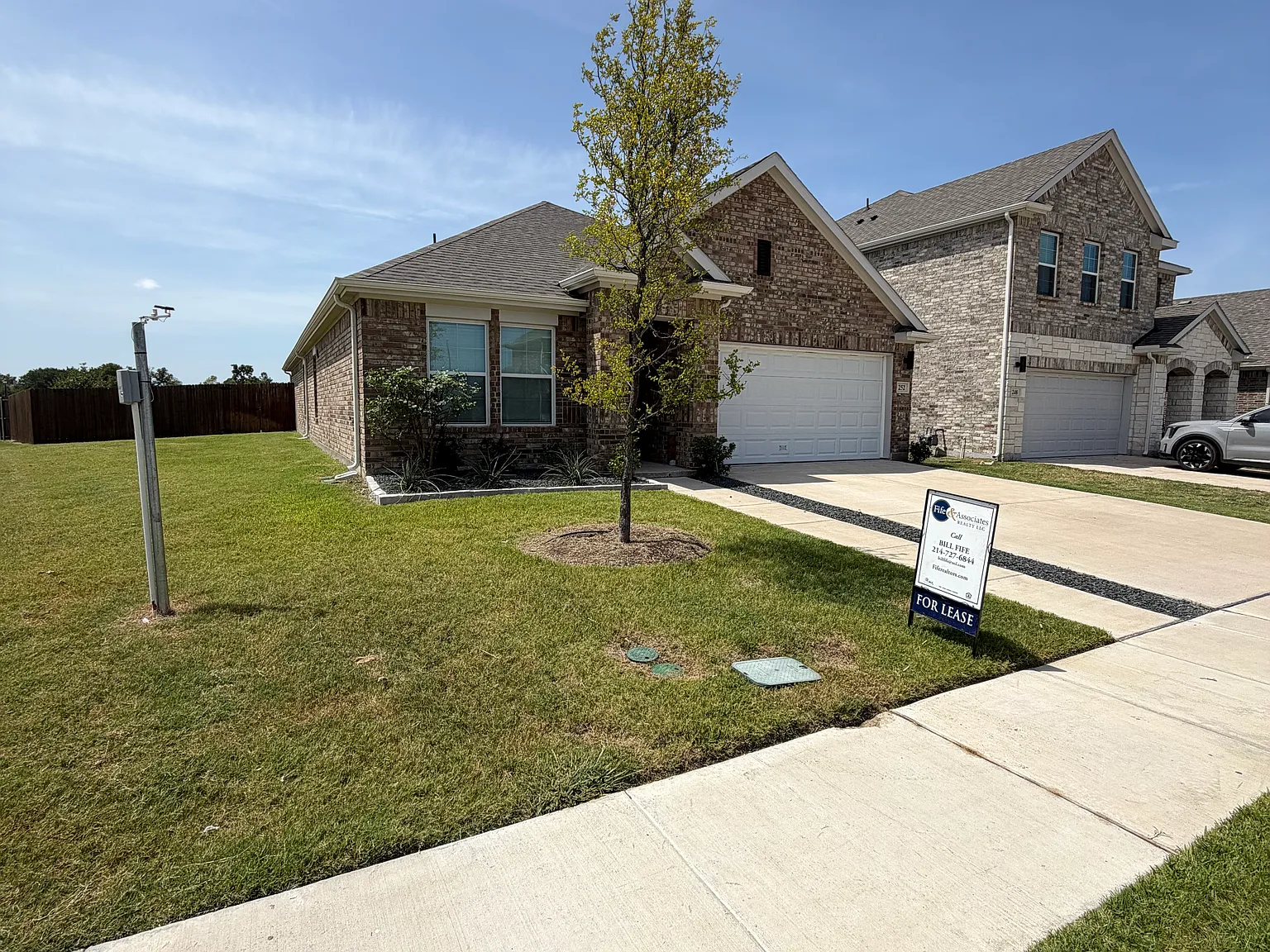 4 bed, 1902 sqft, $2,200 — Photo 2