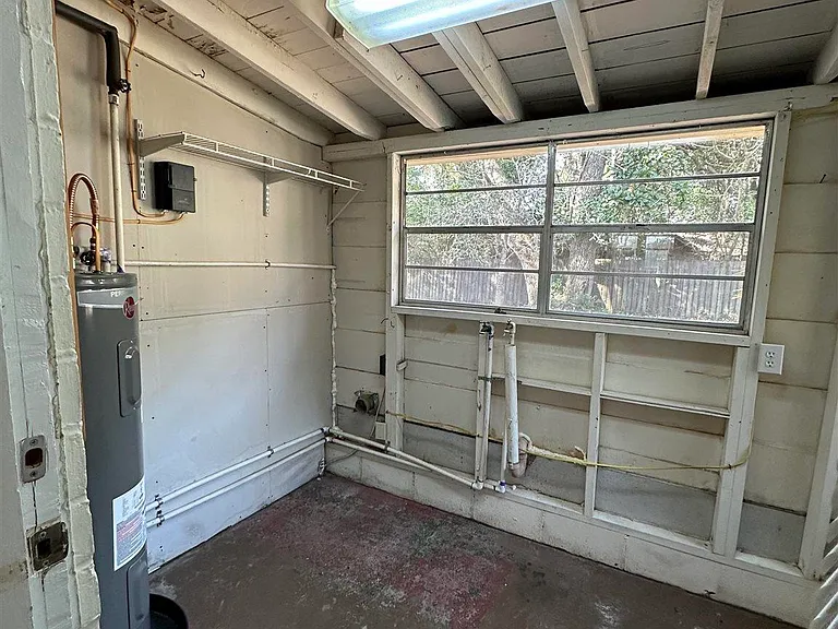 305 Colbert Ave — Photo 14