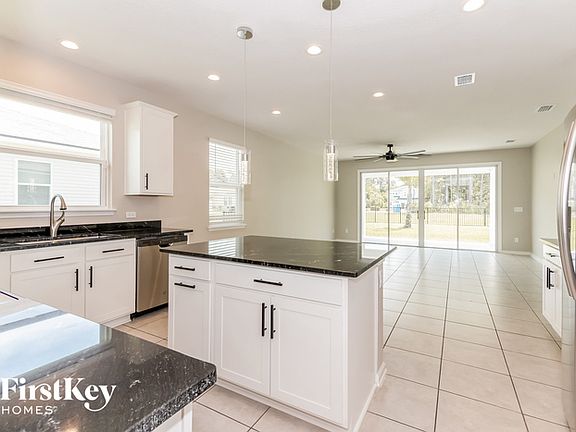 5th image of 6389 Blakely Dr